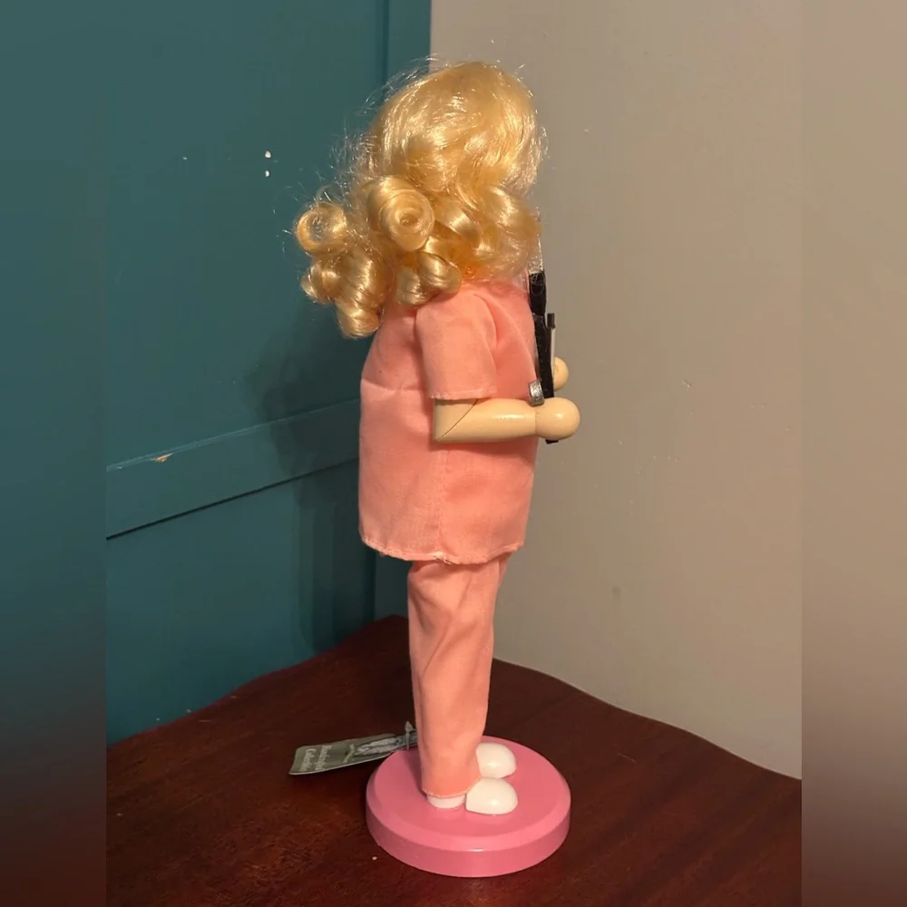 NWT Santa’s Workshop Pink Nurse Decor Nutcracker w/Stethoscope and Clipboard 14” - Picture 6 of 8